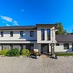 Villa7 Balaton Konukevi 4*