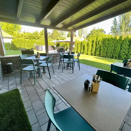 Villa7 Balaton Pensiune 4*