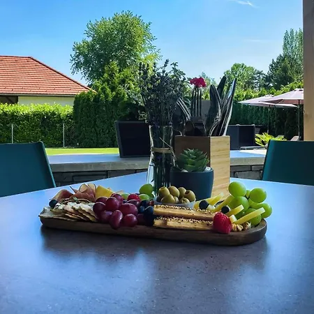 Villa7 Balaton Pensjonat