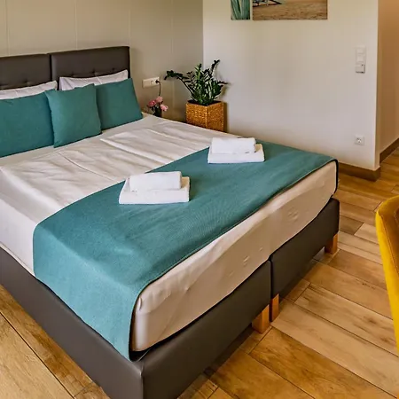 Villa7 Balaton 4*