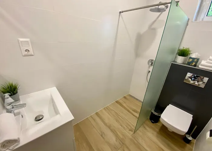 Villa7 Balaton Гостевой дом Альшоэрш