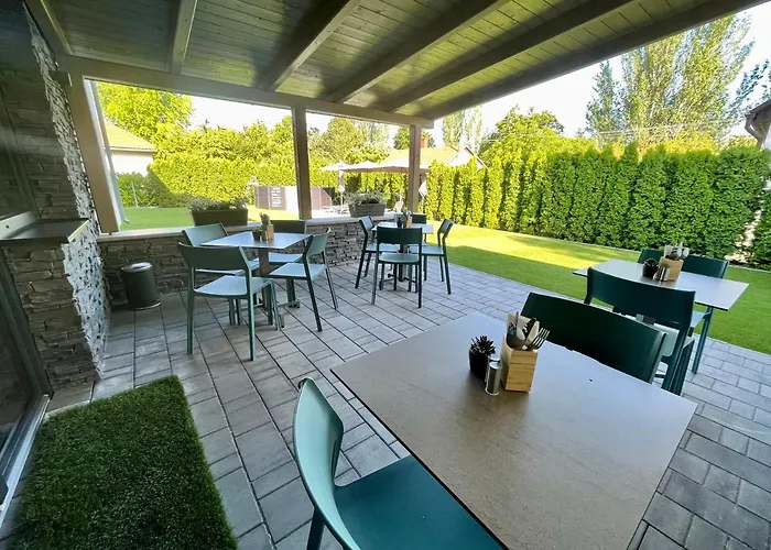 Villa7 Balaton Гостевой дом 4*