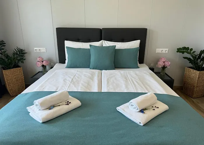 Villa7 Balaton Гостевой дом 4*