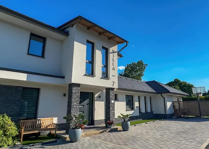 Villa7 Balaton Гостевой дом 4*